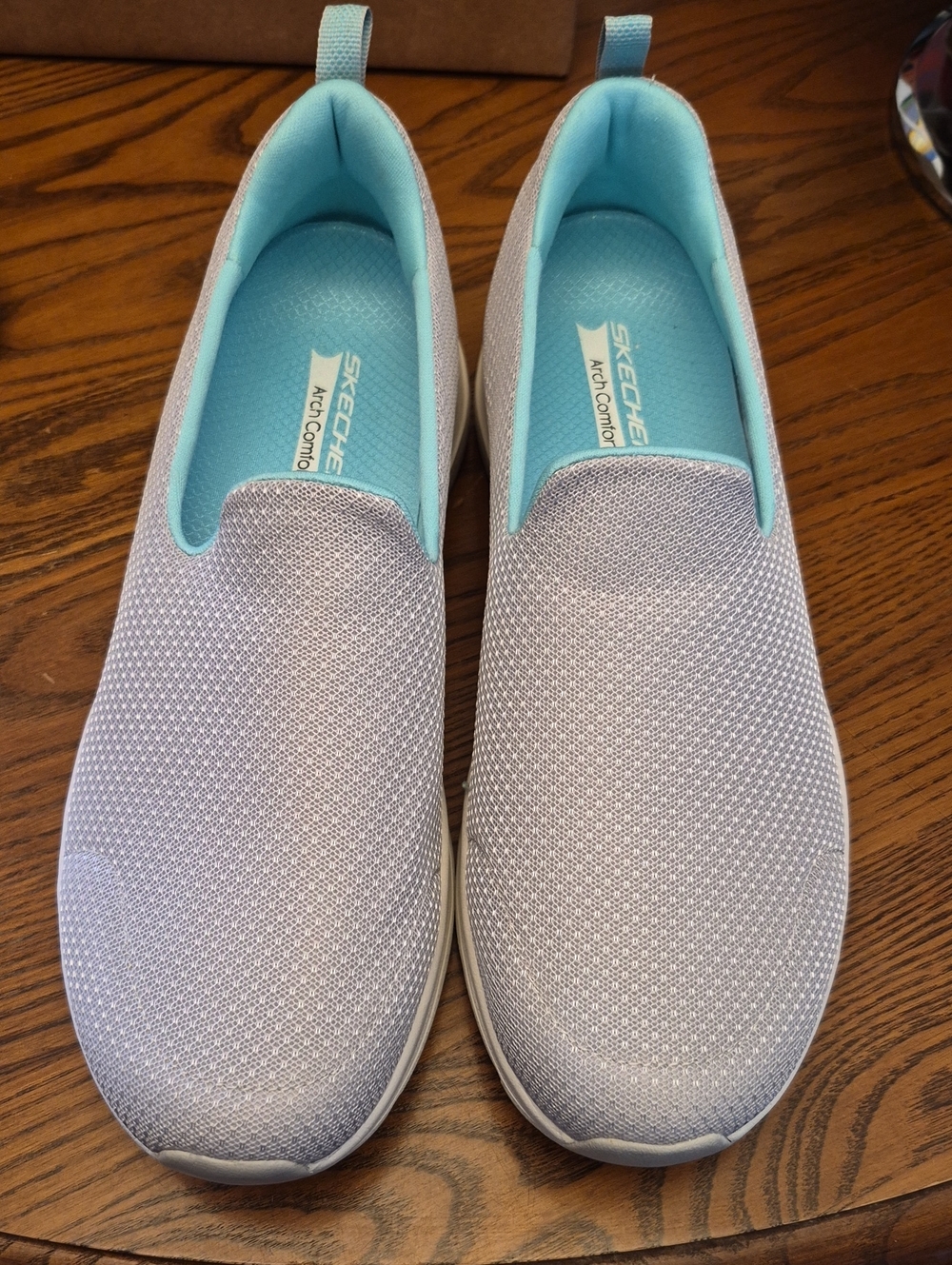 Skechers Arch Comfort Slip-On Knit Sneakers in Light Gray with Aqua Lining